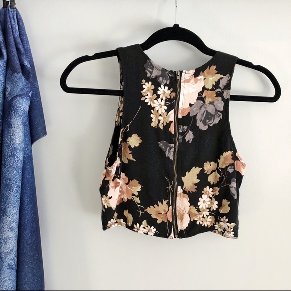 SOLD / A&F Floral Crop Top - Picture 5 of 6